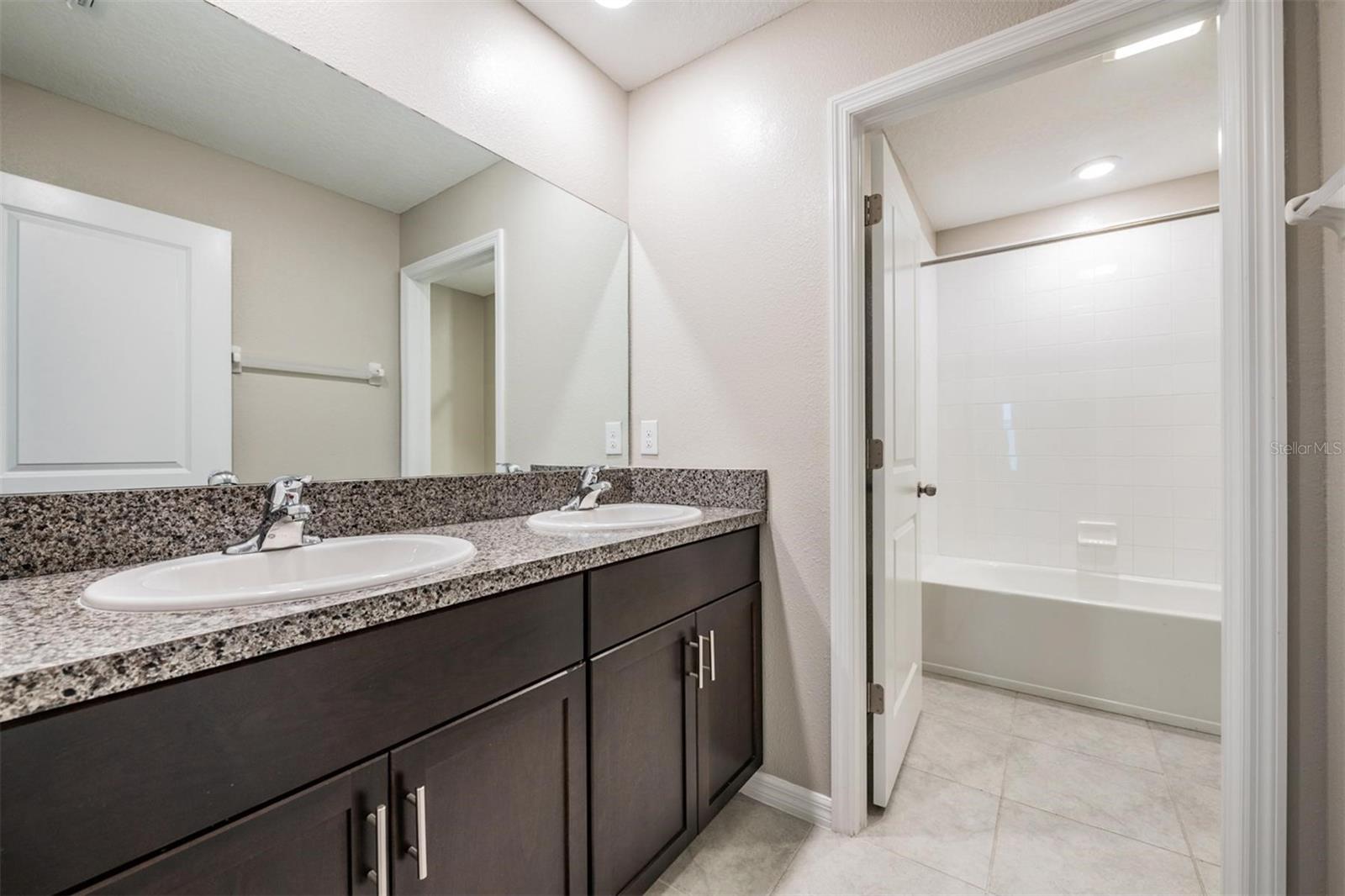 Image 18 of 43 For 4110 Romano Busciglio Street