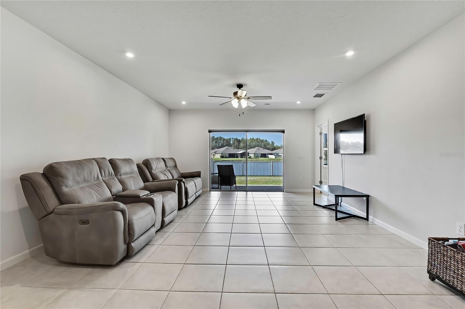 Image 20 of 53 For 18184 Turning Leaf Circle