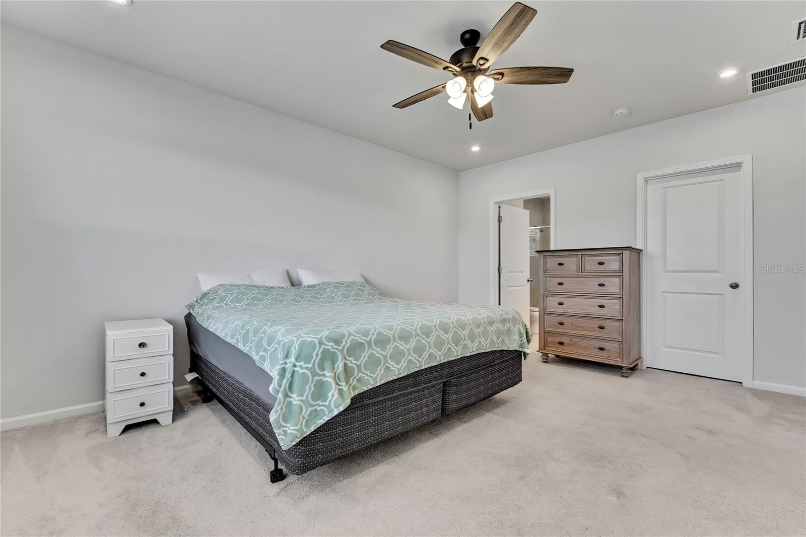 Image 28 of 53 For 18184 Turning Leaf Circle