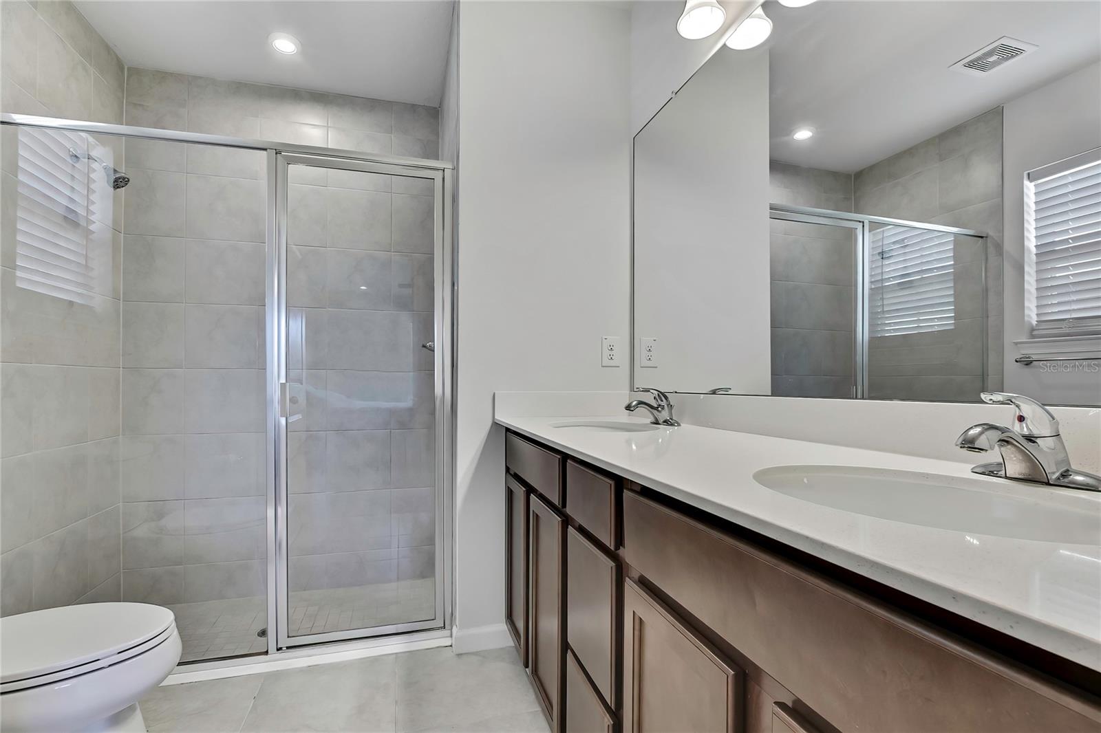 Image 30 of 53 For 18184 Turning Leaf Circle