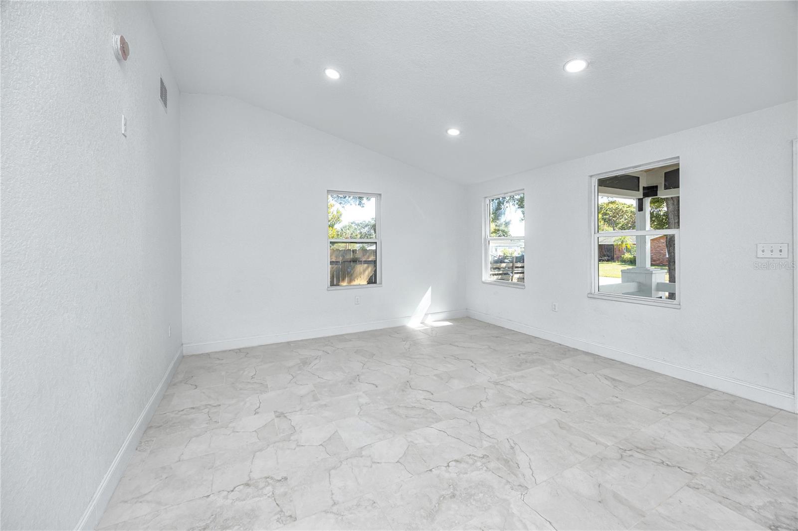 Image 14 of 50 For 4229 35th Avenue N