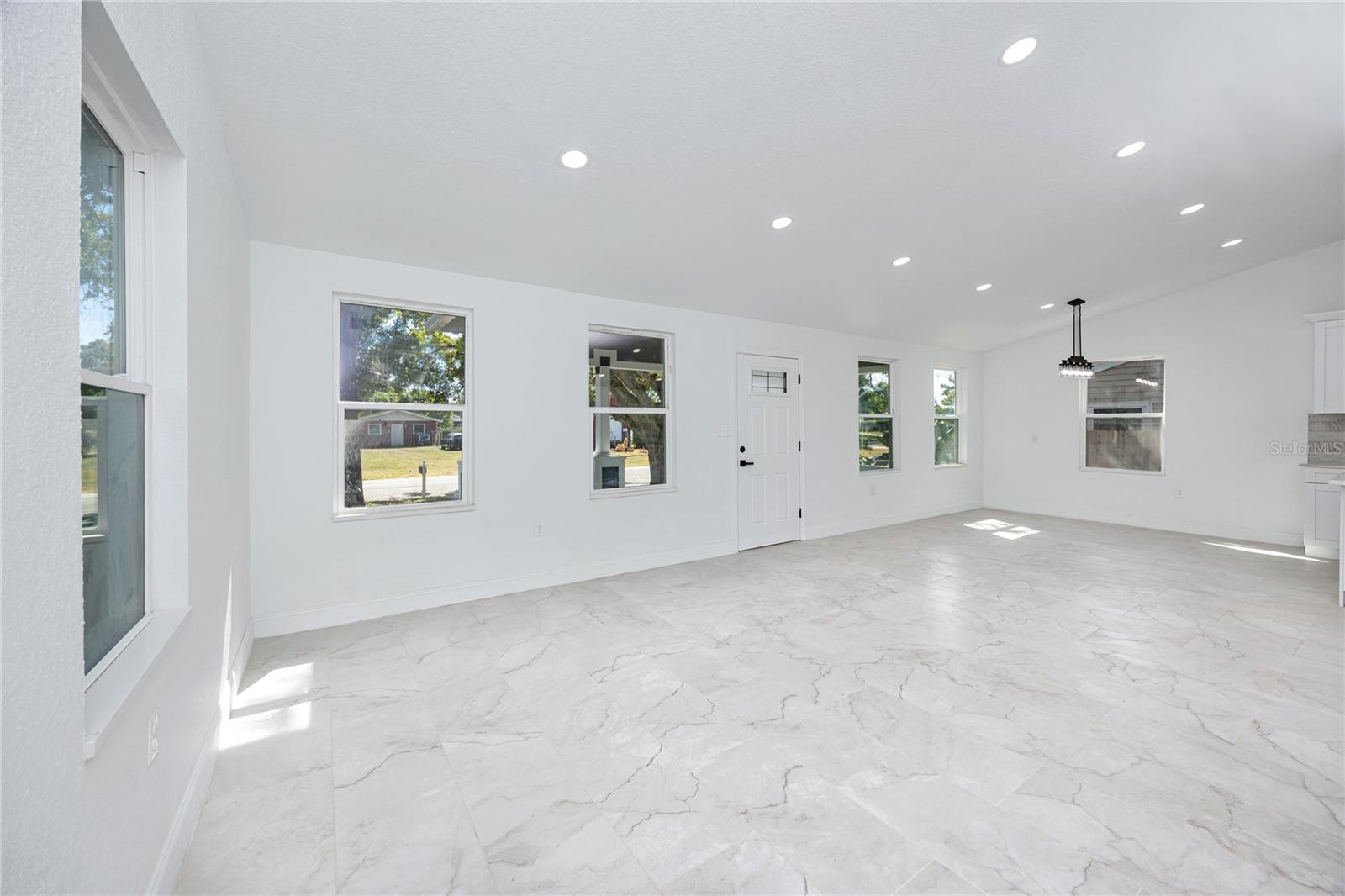 Image 15 of 50 For 4229 35th Avenue N