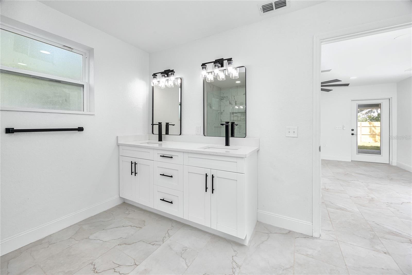 Image 32 of 50 For 4229 35th Avenue N