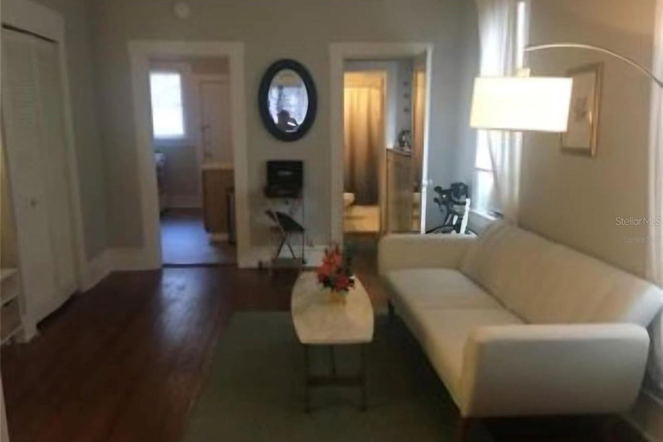 Image 2 of 7 For 607 Livingston Street 2