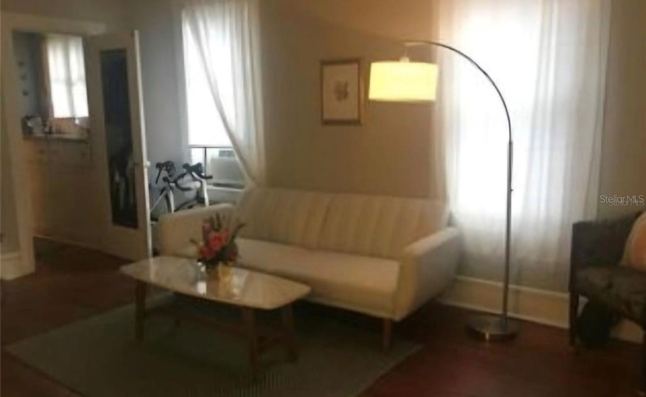 Image 3 of 7 For 607 Livingston Street 2