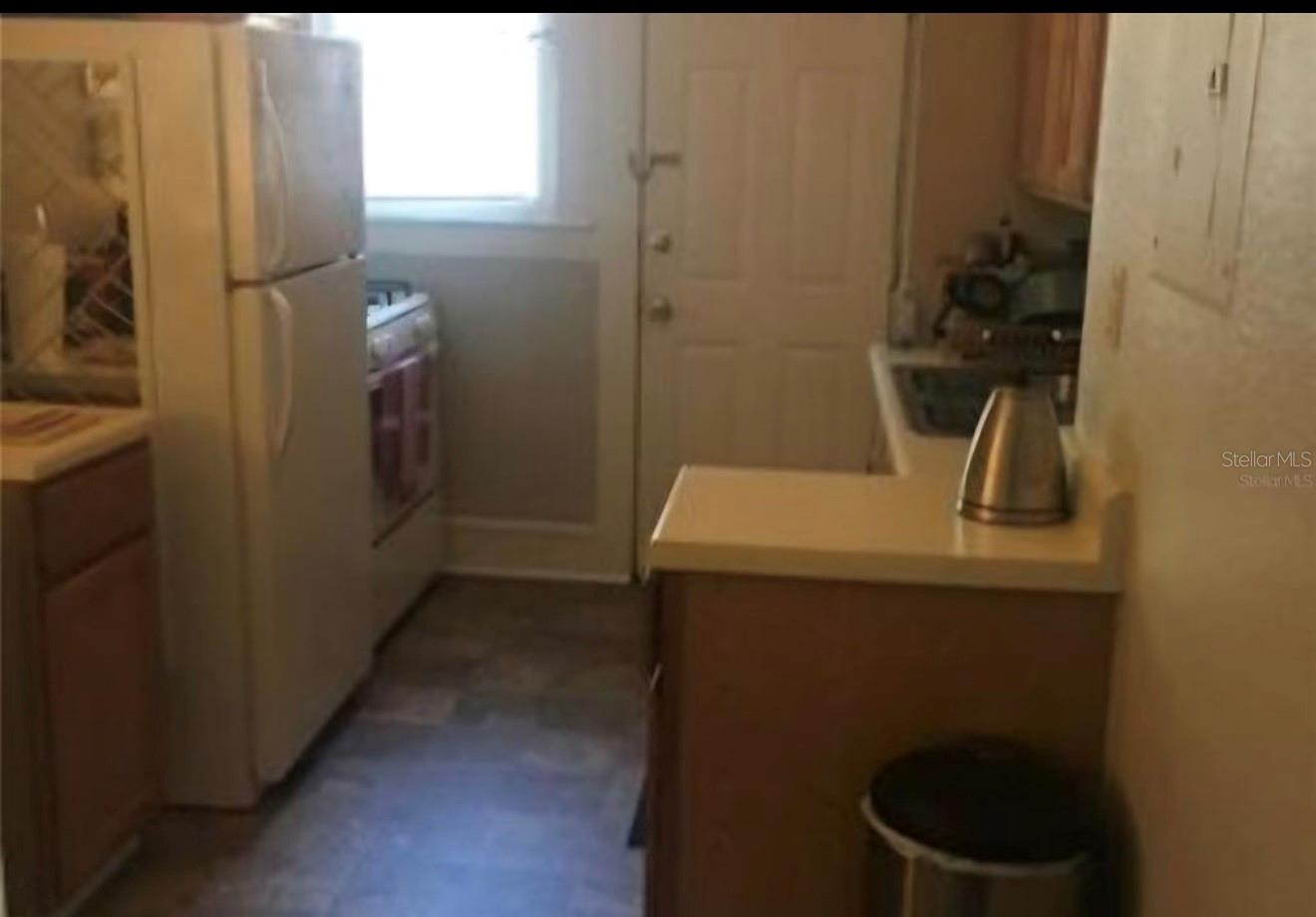 Image 6 of 7 For 607 Livingston Street 2