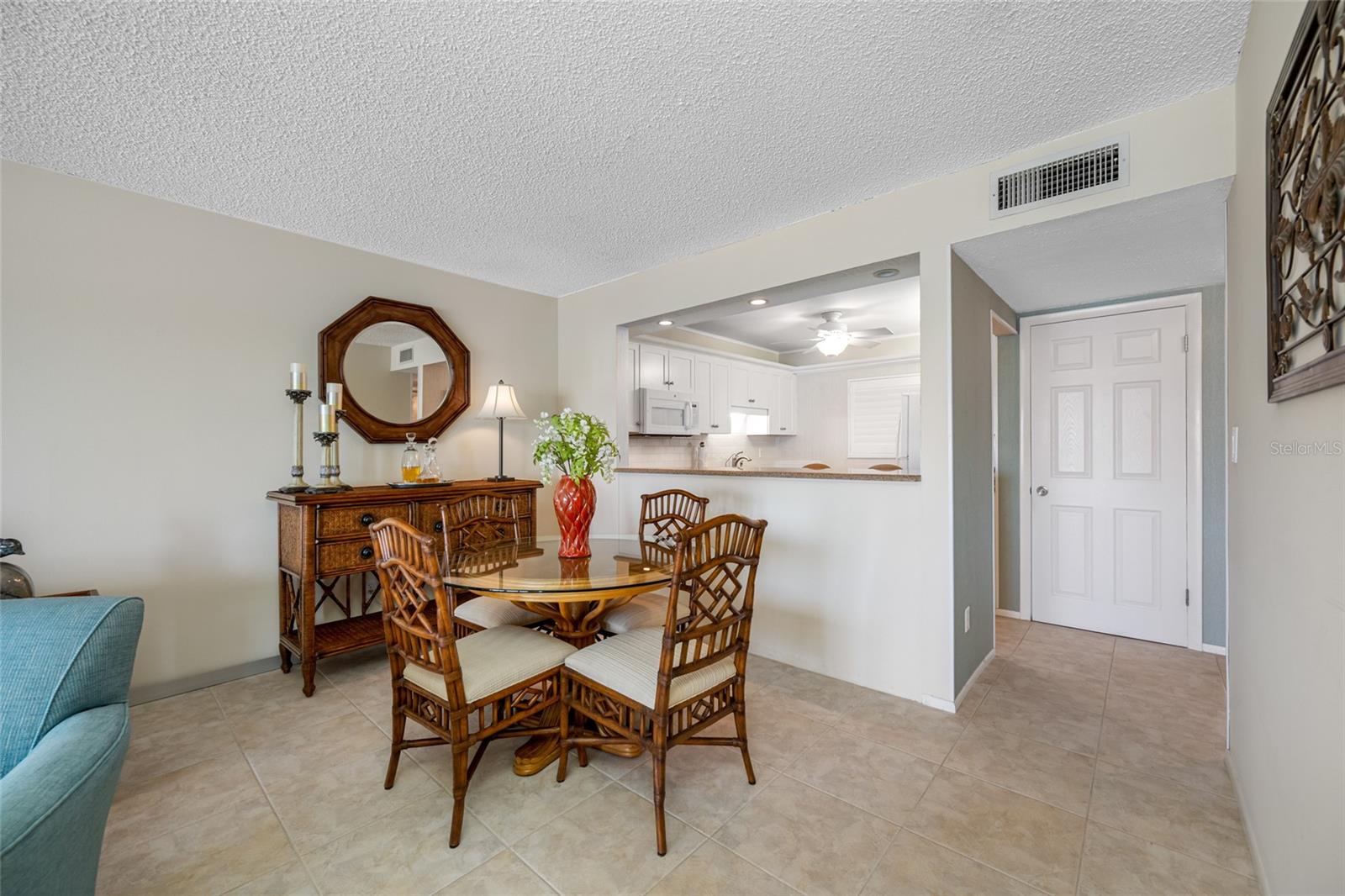 Image 14 of 83 For 868 Bayway Boulevard 317
