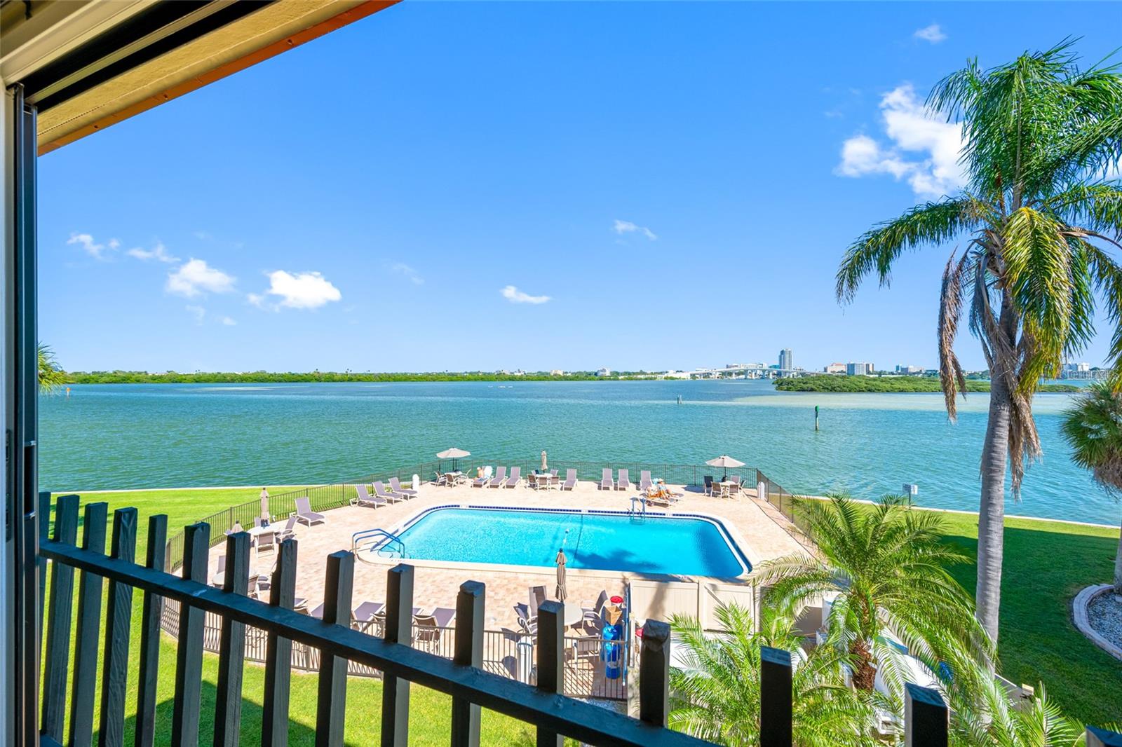 Image 20 of 83 For 868 Bayway Boulevard 317