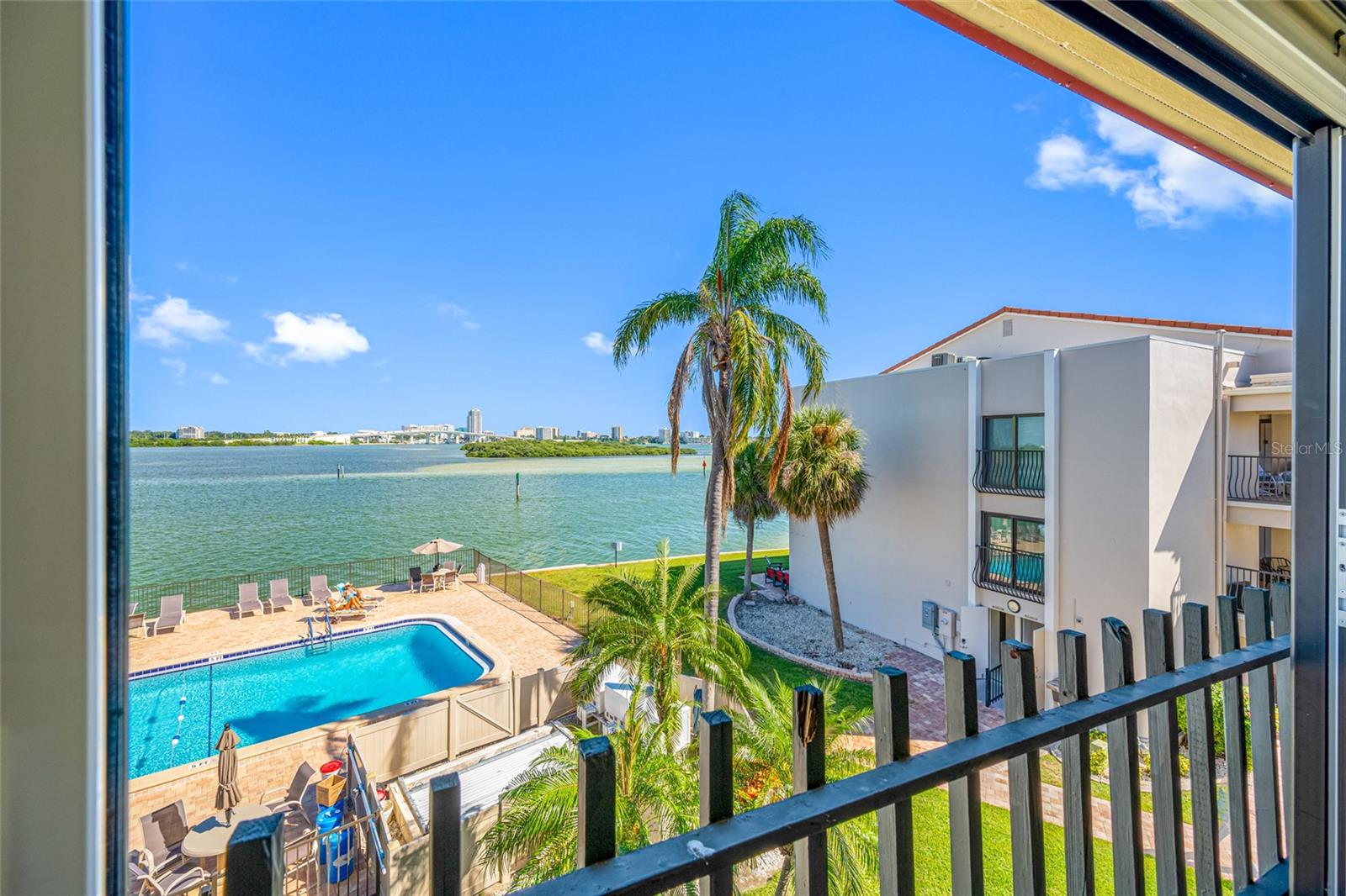 Image 21 of 83 For 868 Bayway Boulevard 317