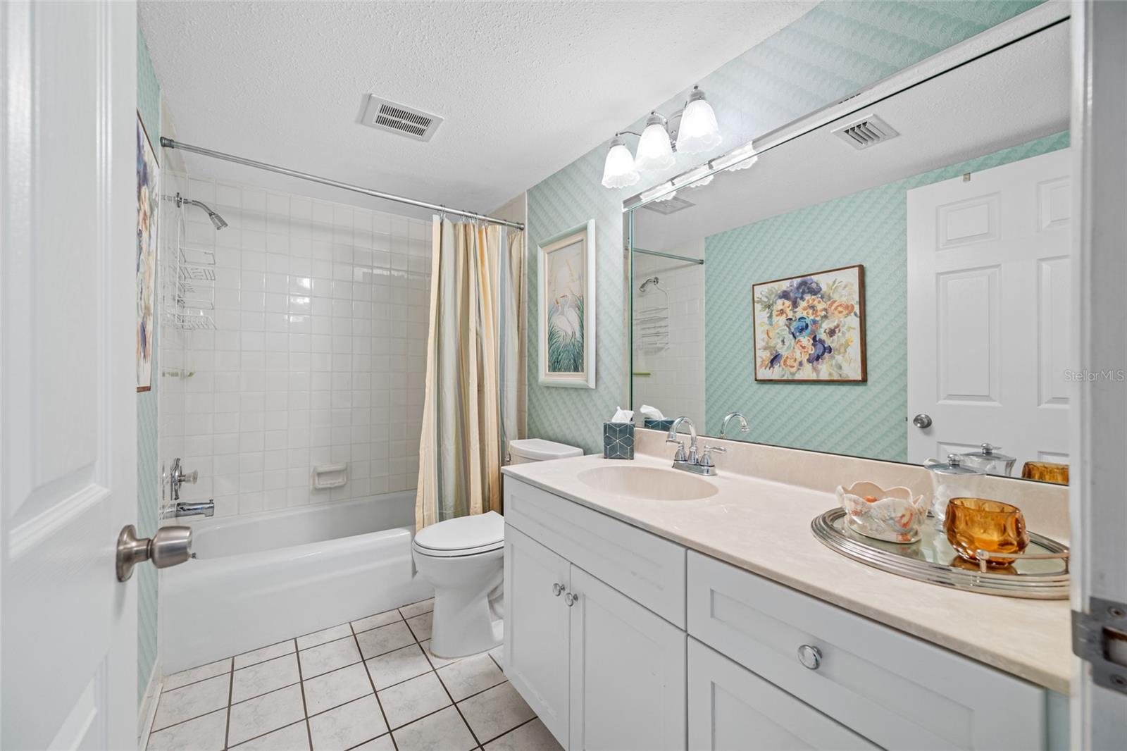 Image 23 of 83 For 868 Bayway Boulevard 317