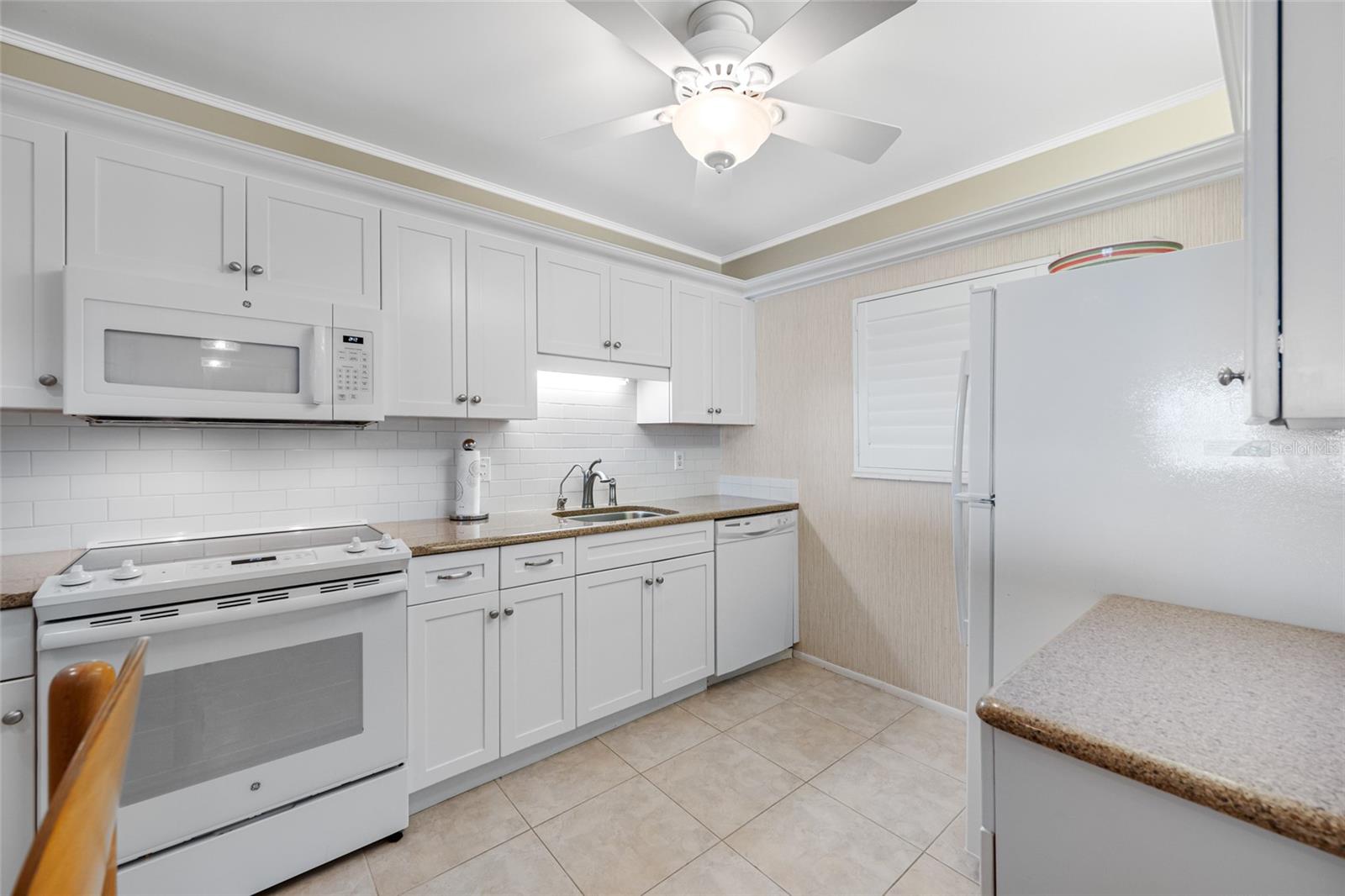 Image 9 of 83 For 868 Bayway Boulevard 317