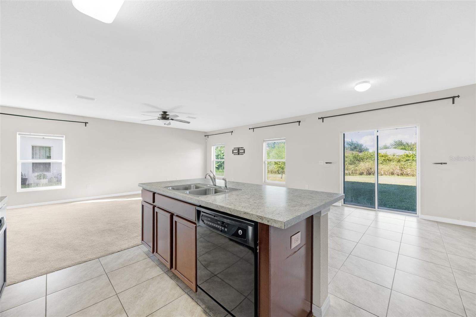 Image 17 of 43 For 11904 Grand Kempston Drive