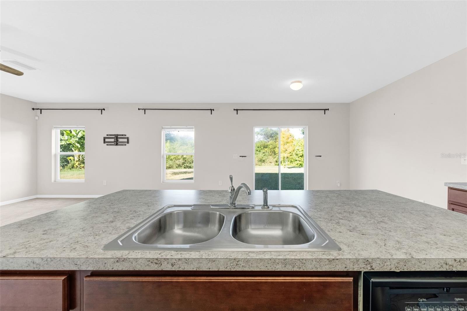 Image 18 of 43 For 11904 Grand Kempston Drive