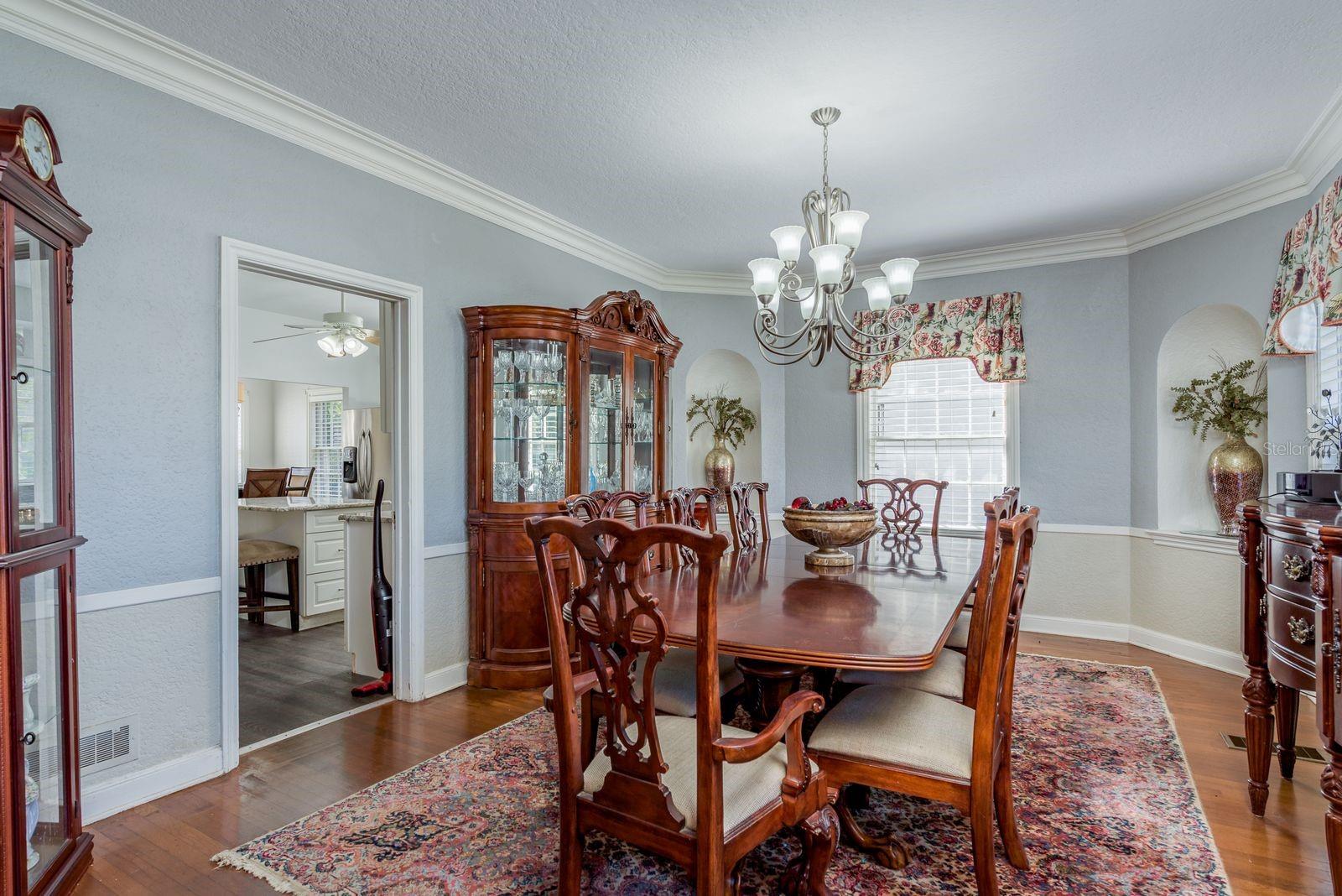 Image 11 of 77 For 1111 Line Street