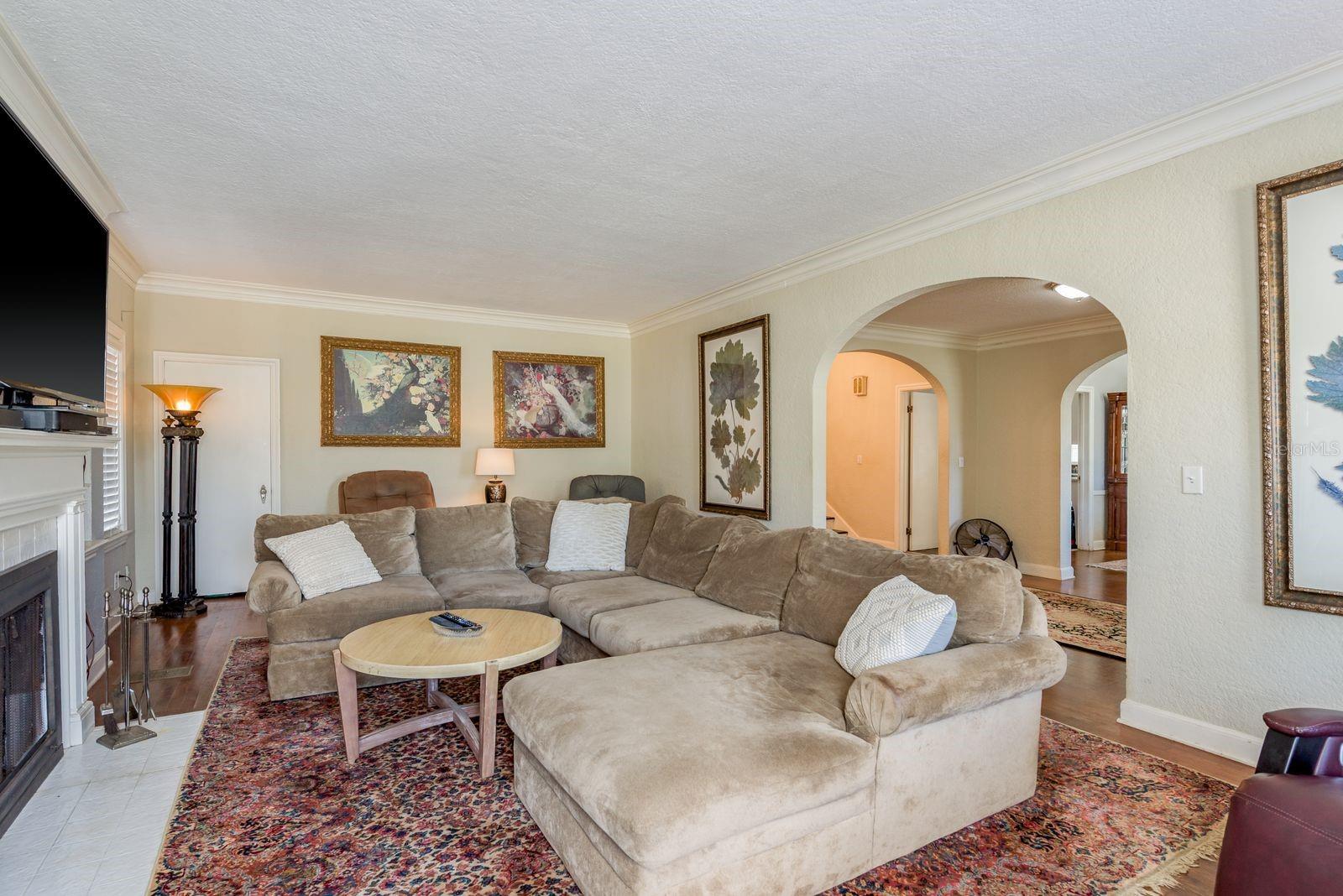 Image 19 of 77 For 1111 Line Street