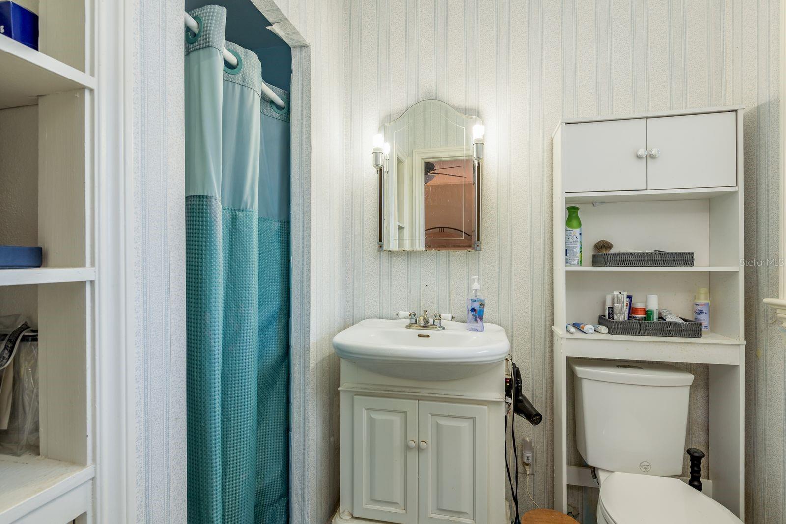 Image 34 of 77 For 1111 Line Street