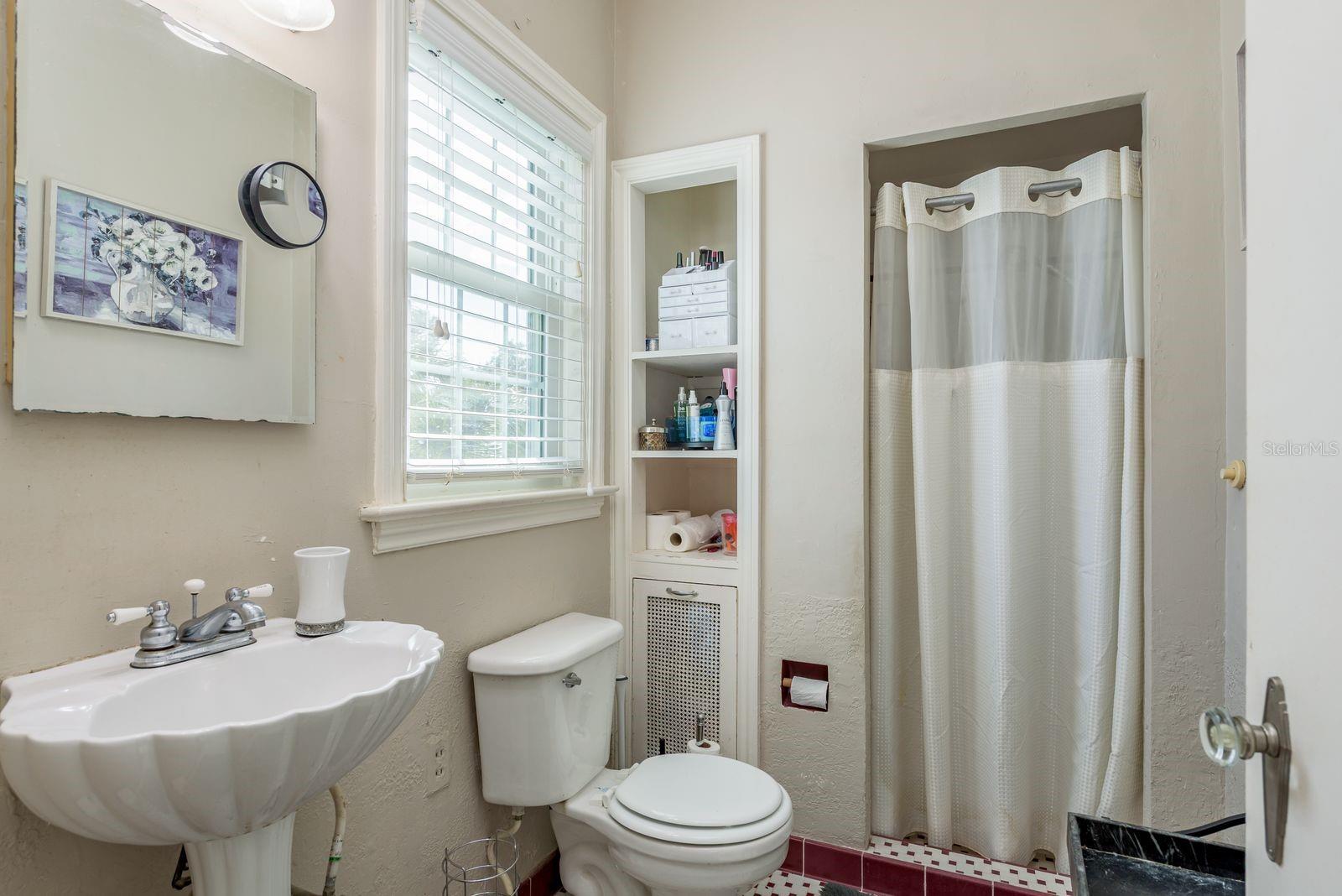 Image 37 of 77 For 1111 Line Street