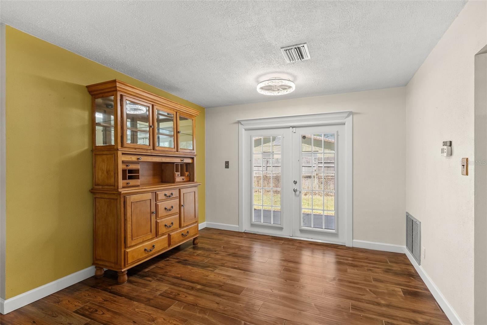 Image 16 of 34 For 2604 Exchange Avenue