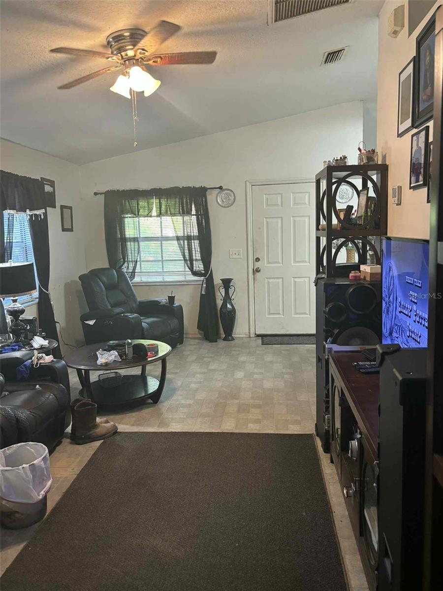 Image 3 of 11 For 812 27th Street E