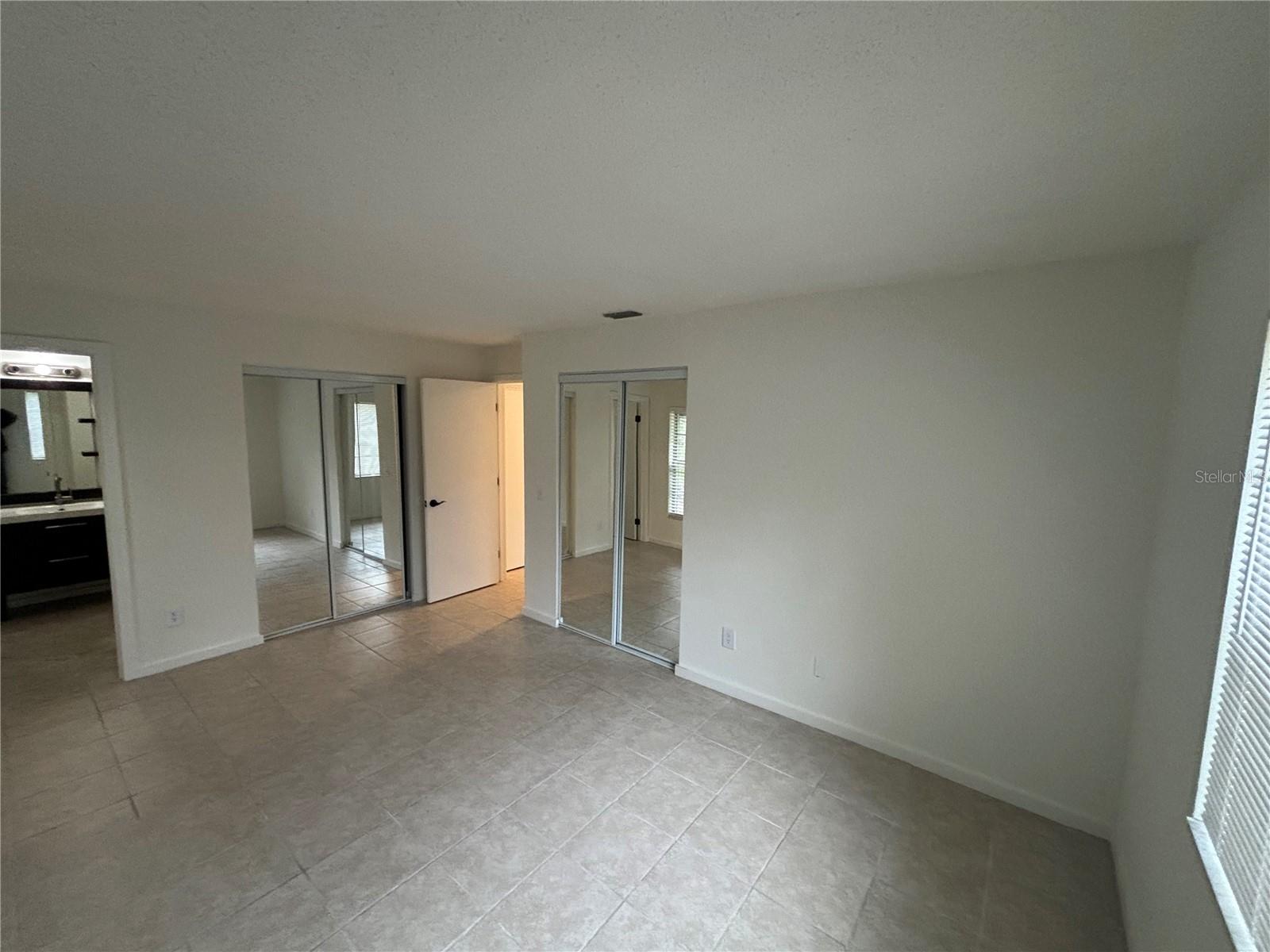 Image 11 of 16 For 450 Elmwood Point