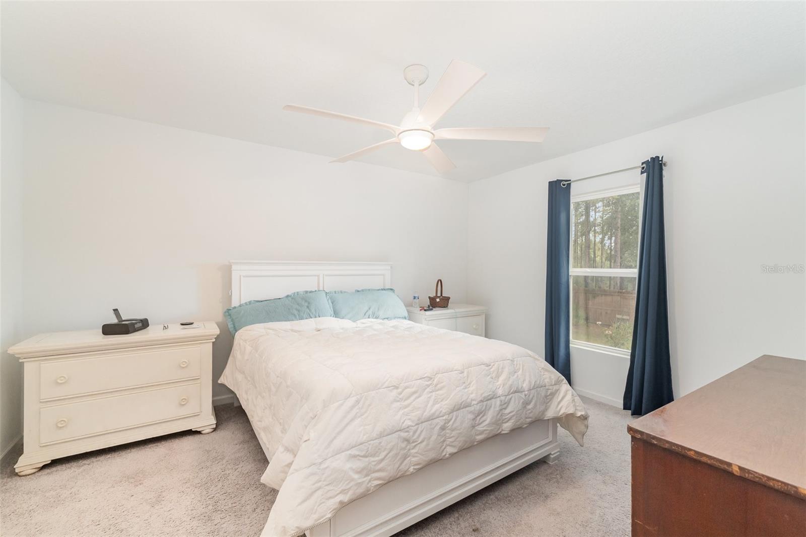 Listing photo id 11 for 7065 Heritage Drive