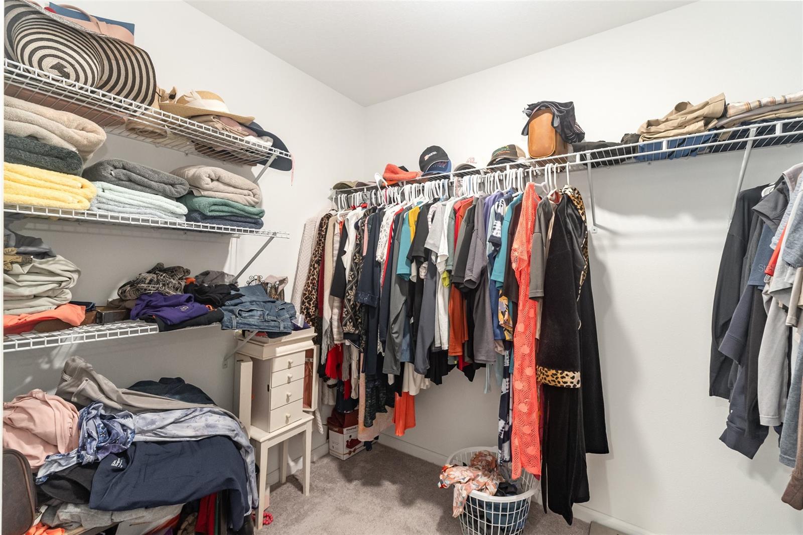 Listing photo id 13 for 7065 Heritage Drive