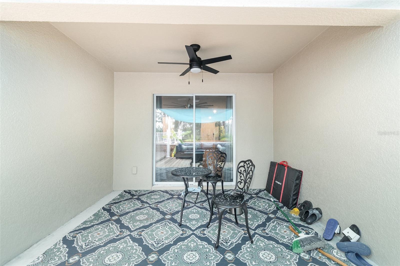 Listing photo id 16 for 7065 Heritage Drive