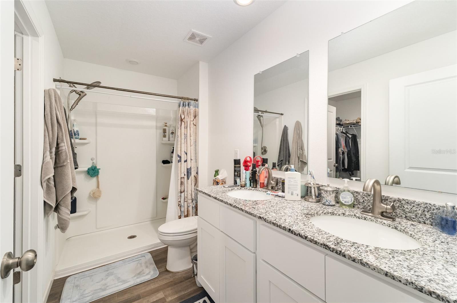 Listing photo id 20 for 7065 Heritage Drive