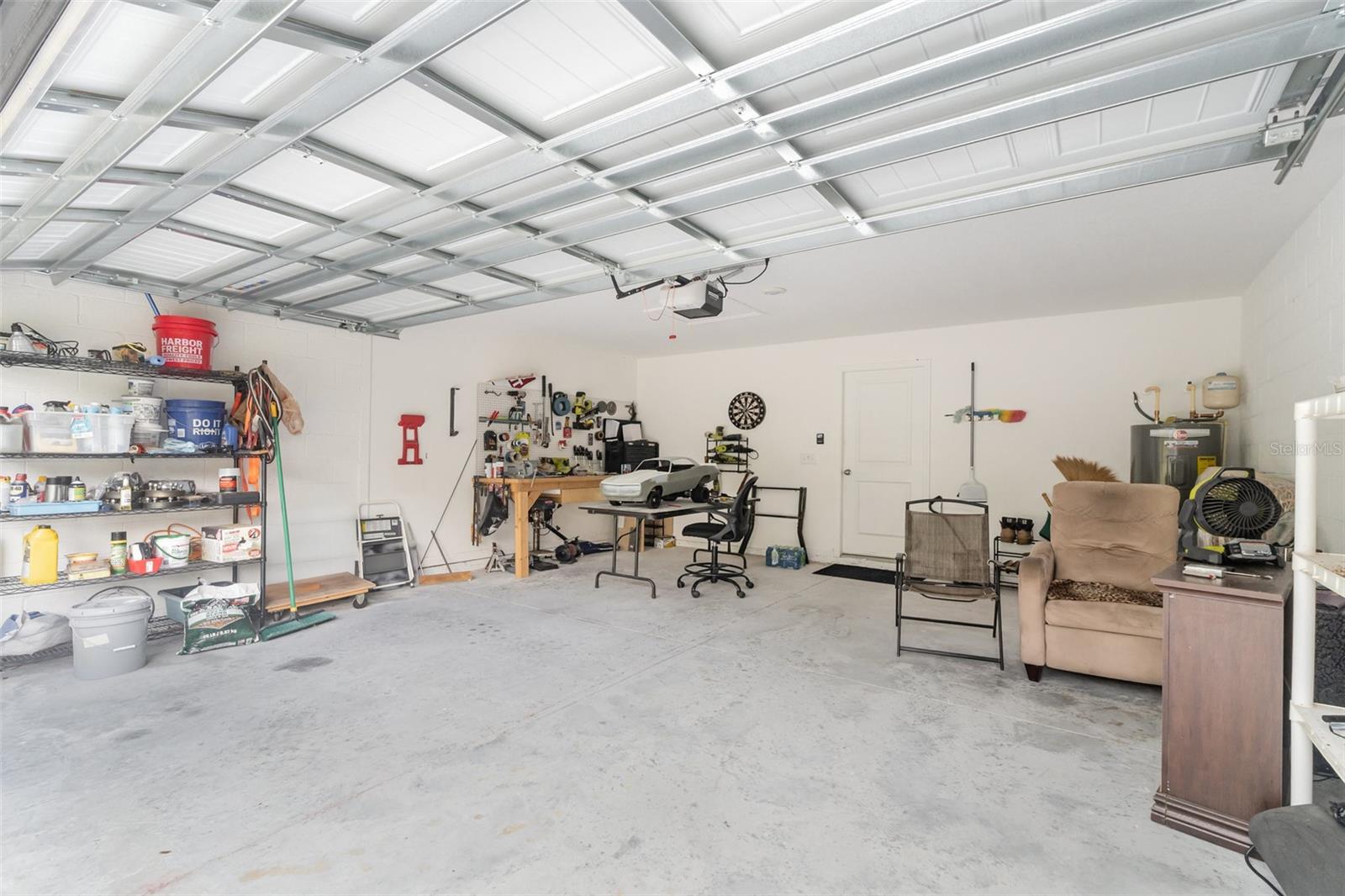 Listing photo id 22 for 7065 Heritage Drive