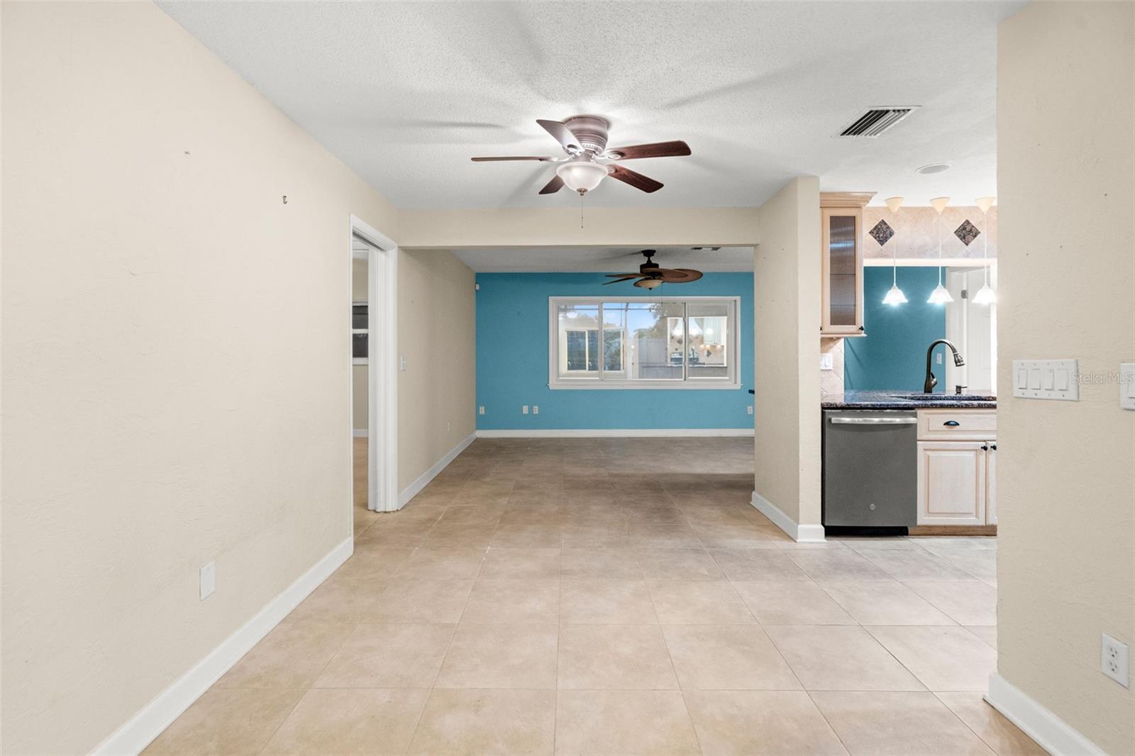 Image 12 of 37 For 2592 14th Avenue Sw