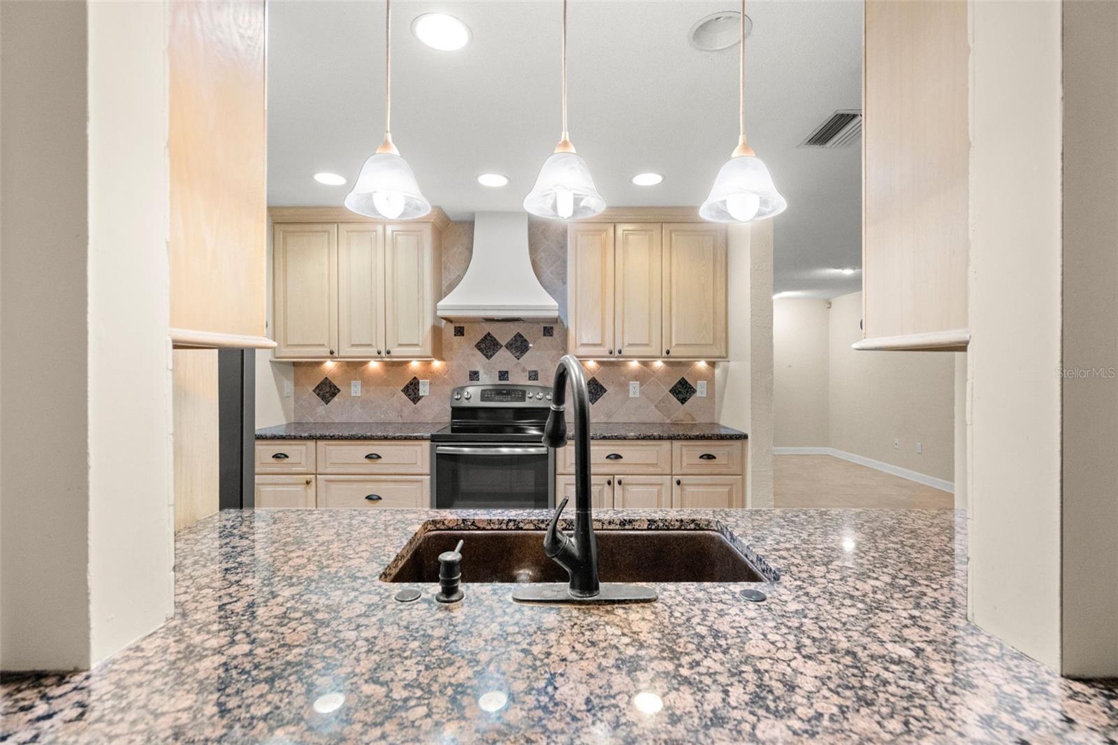 Image 14 of 37 For 2592 14th Avenue Sw