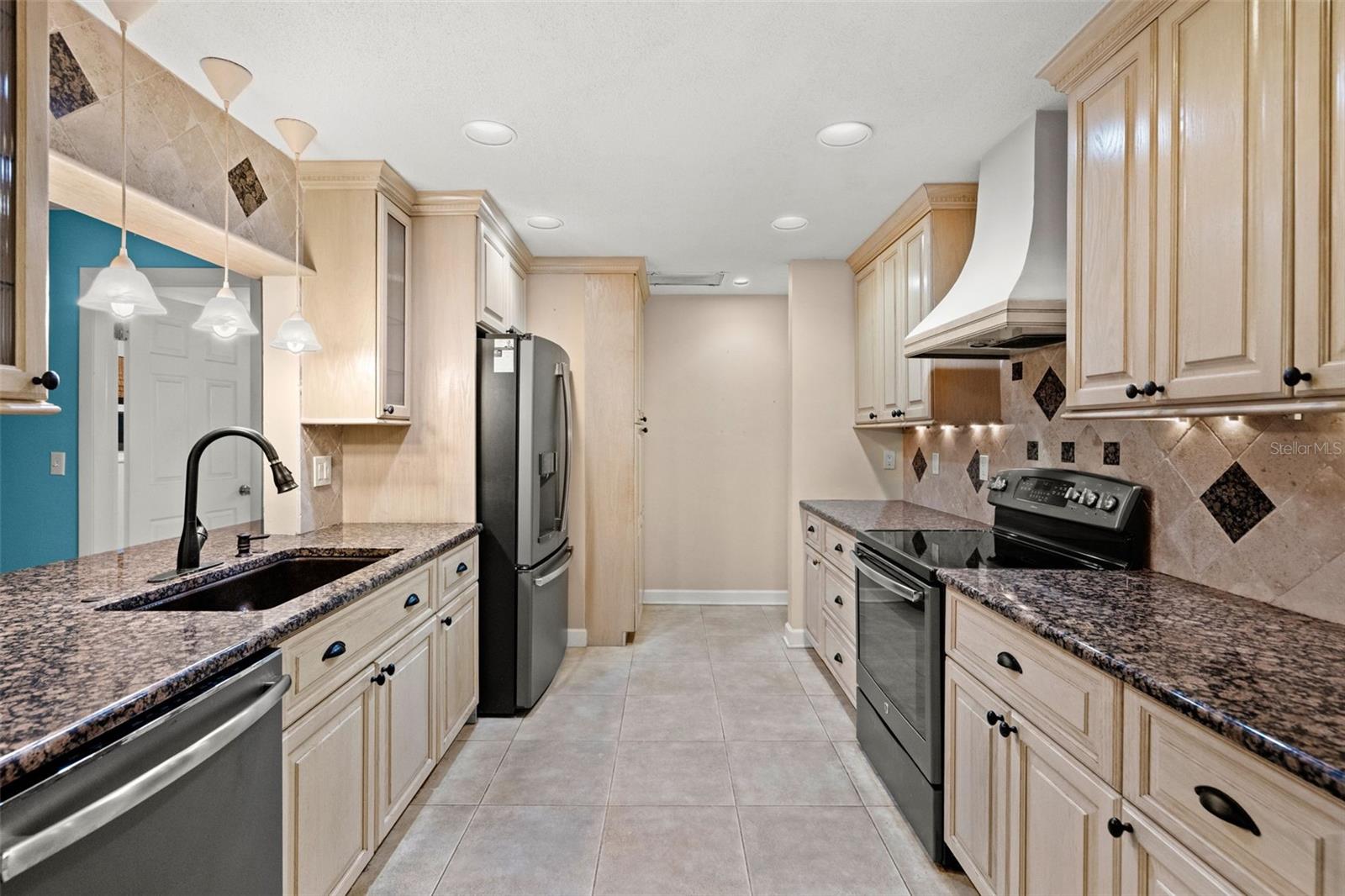 Image 15 of 37 For 2592 14th Avenue Sw