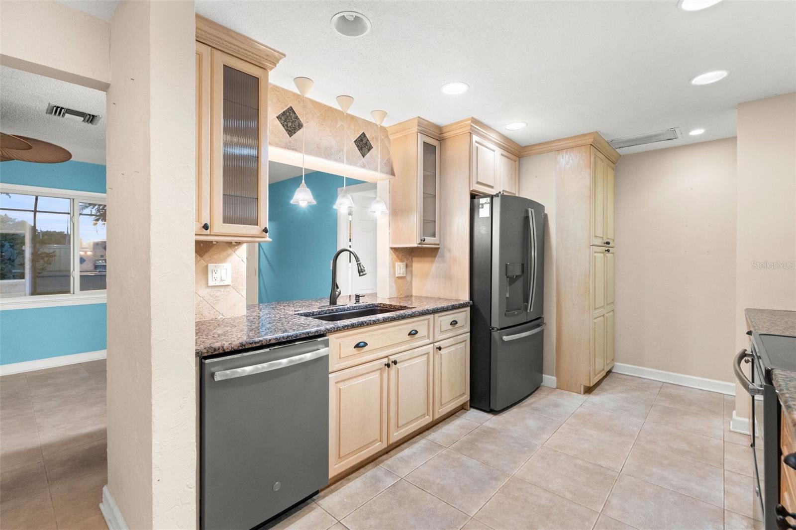 Image 16 of 37 For 2592 14th Avenue Sw