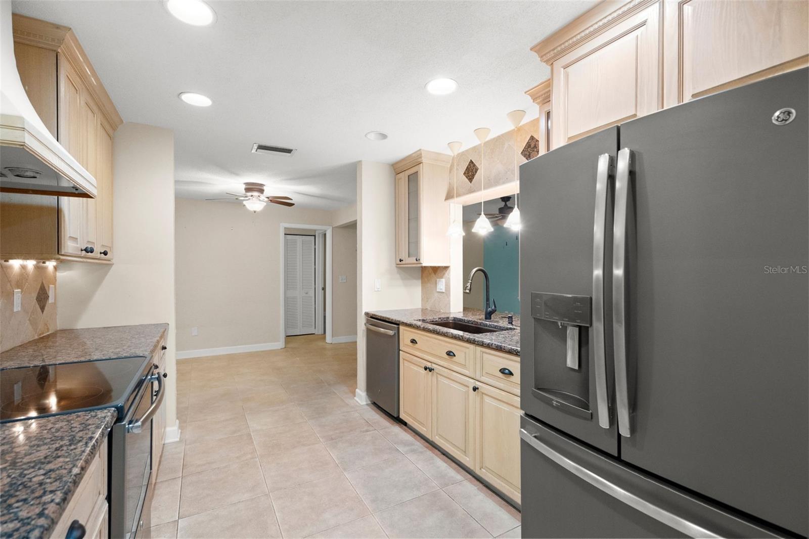 Image 18 of 37 For 2592 14th Avenue Sw