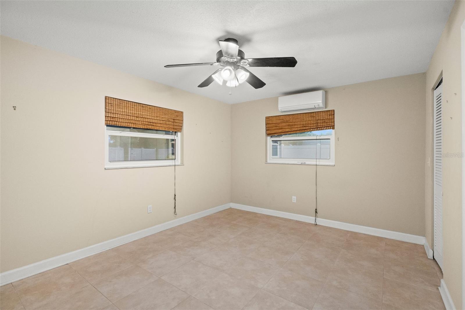 Image 19 of 37 For 2592 14th Avenue Sw