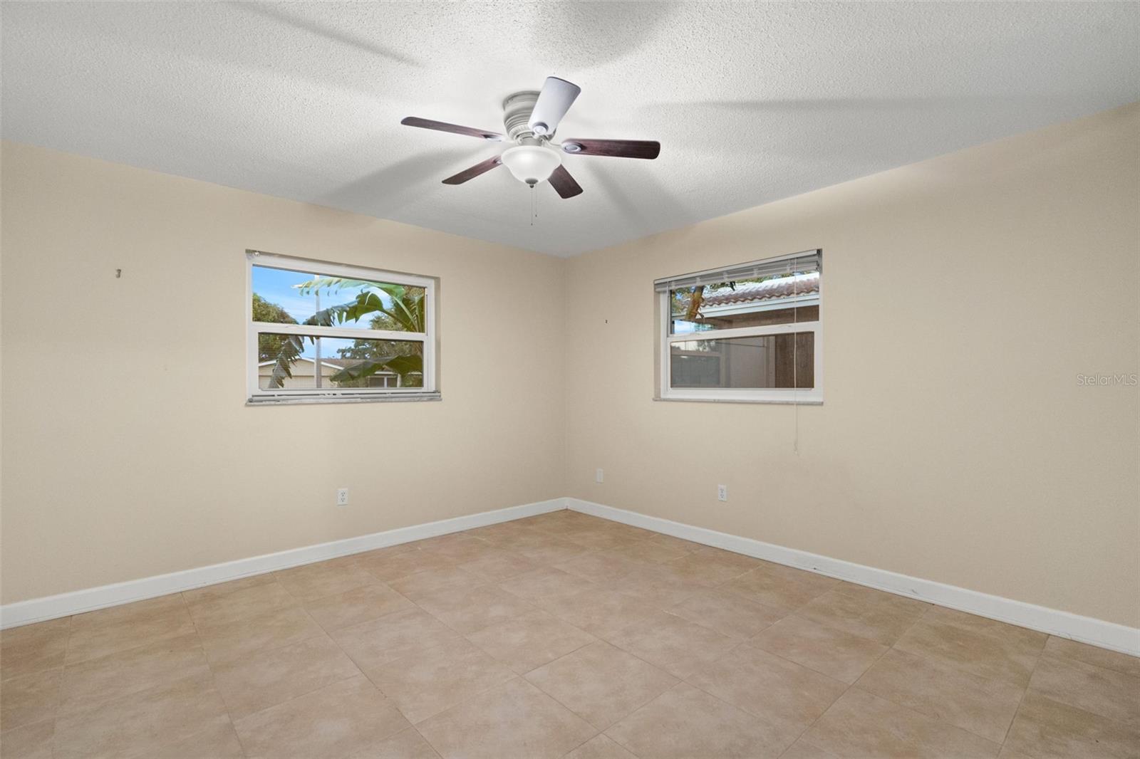 Image 22 of 37 For 2592 14th Avenue Sw