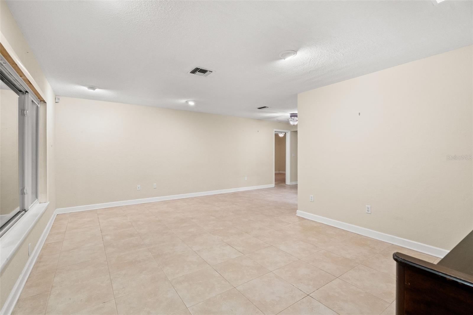Image 7 of 37 For 2592 14th Avenue Sw