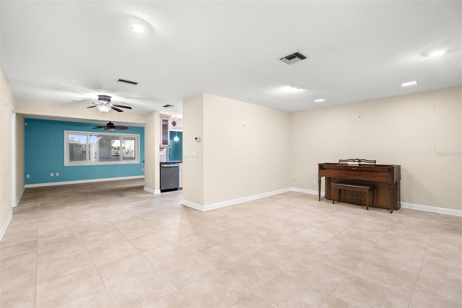 Image 9 of 37 For 2592 14th Avenue Sw