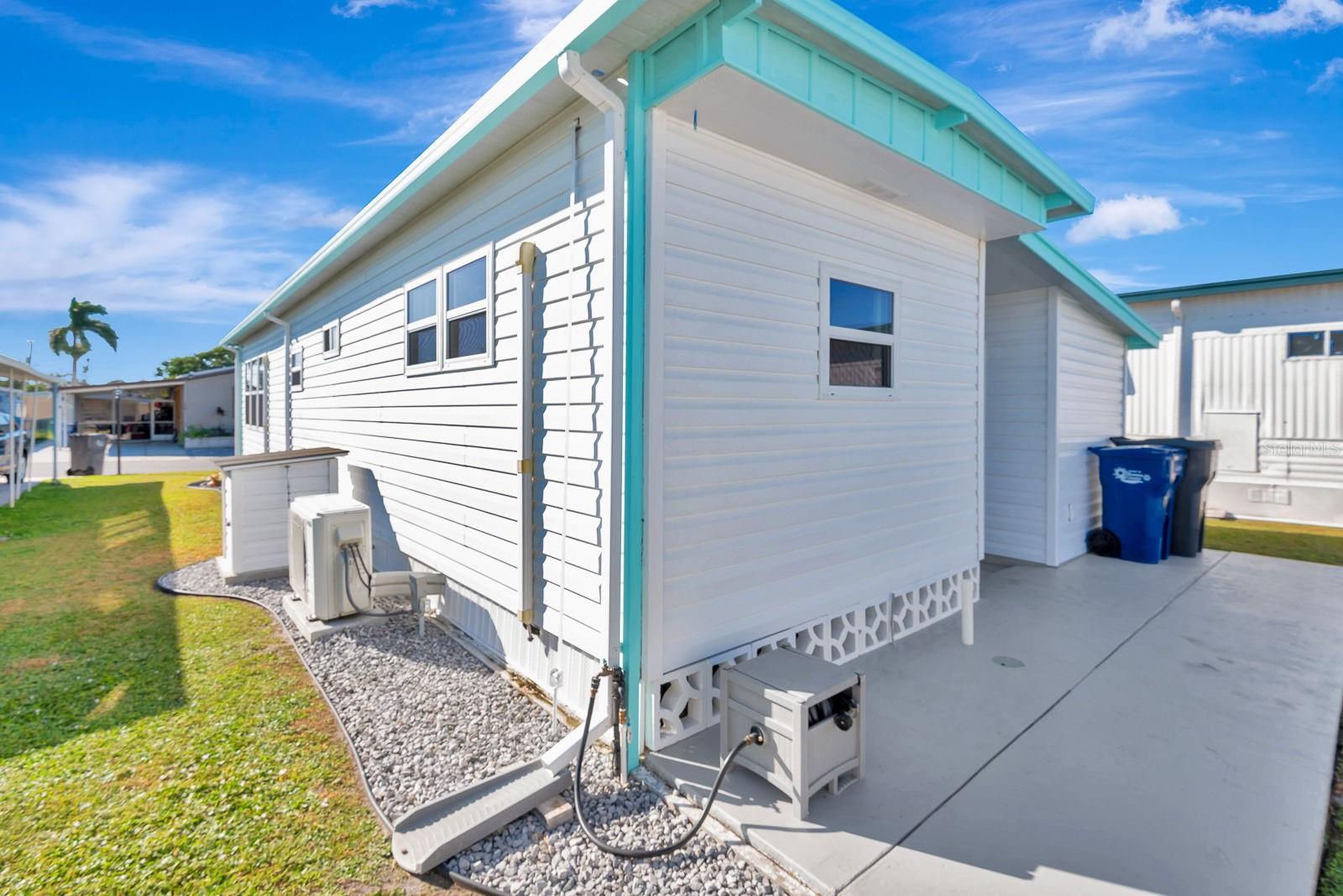 Image 3 of 30 For 409 52nd Avenue W