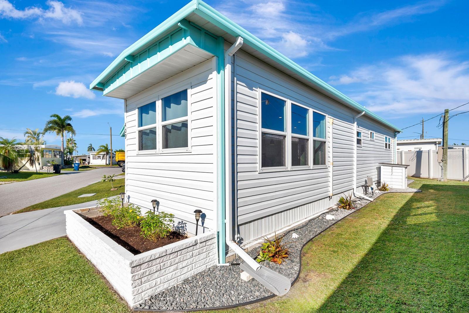 Image 6 of 30 For 409 52nd Avenue W