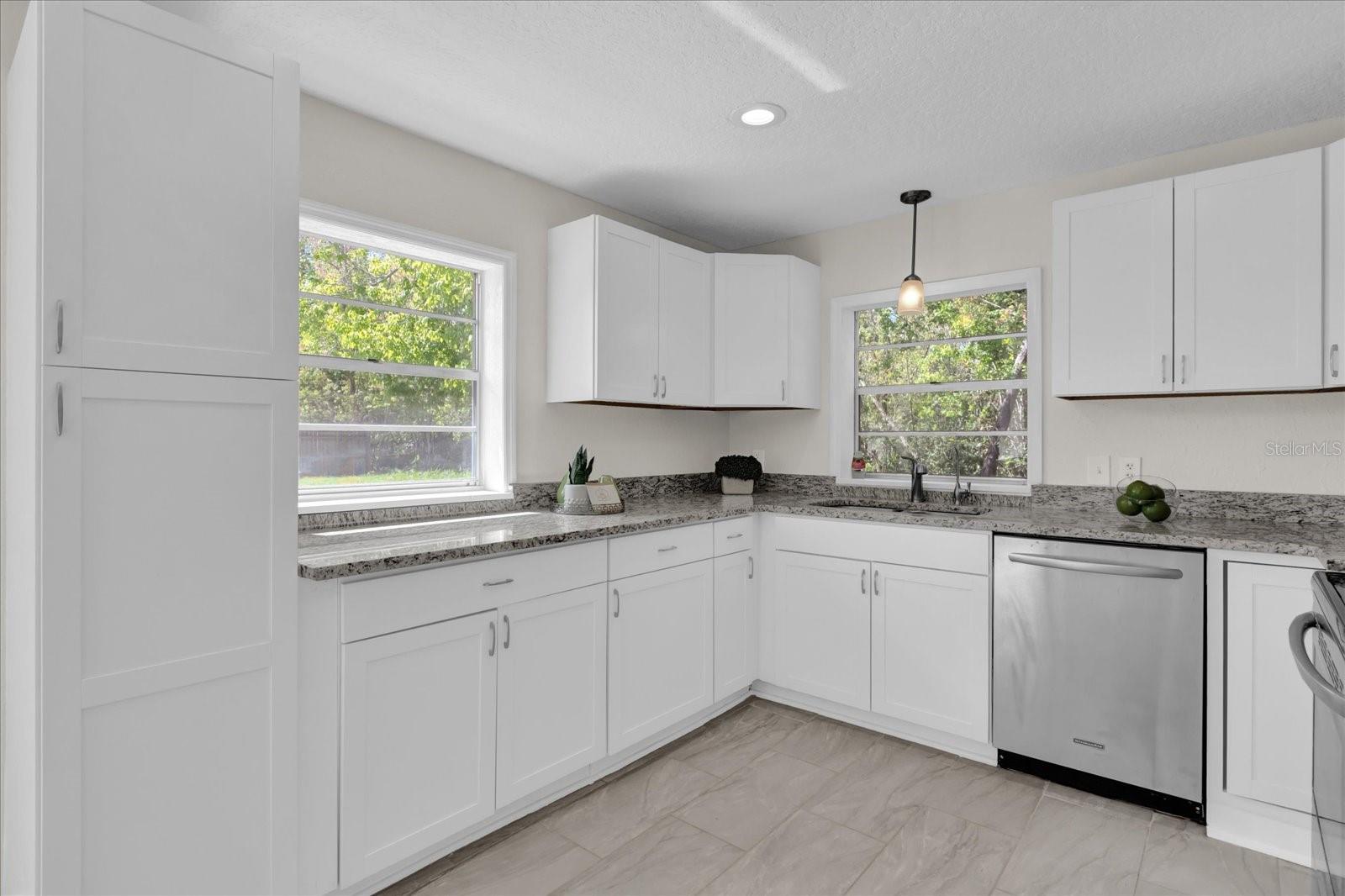 Image 10 of 26 For 13128 Devonshire Road