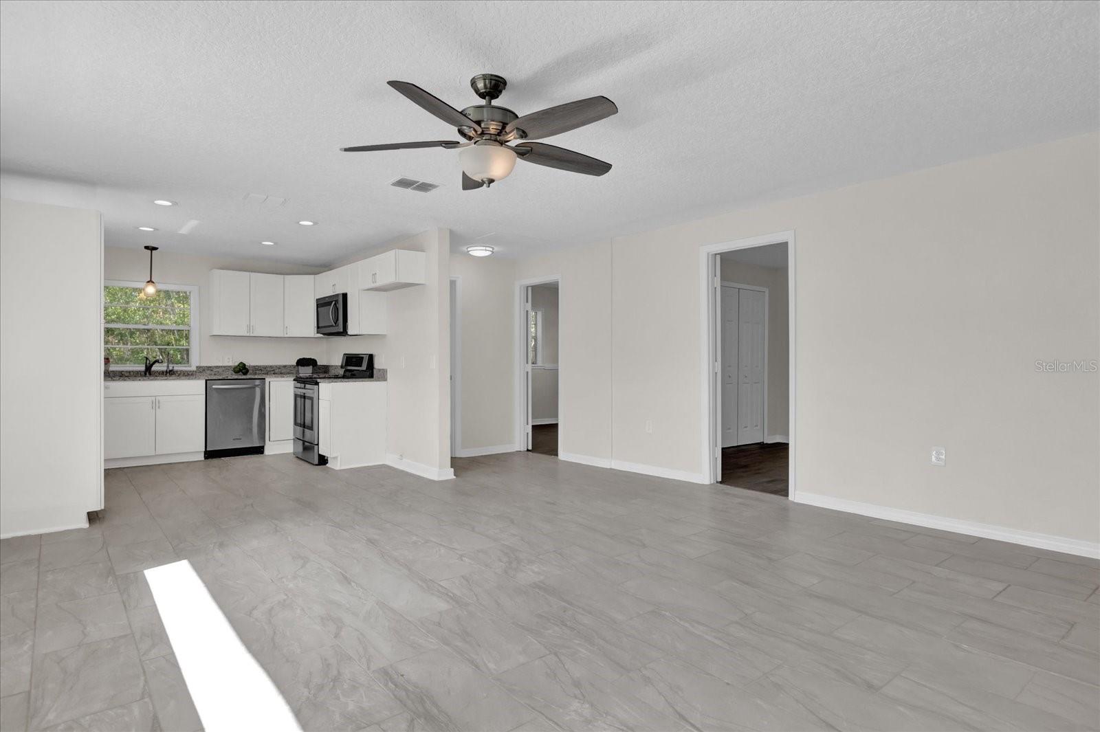 Image 11 of 26 For 13128 Devonshire Road