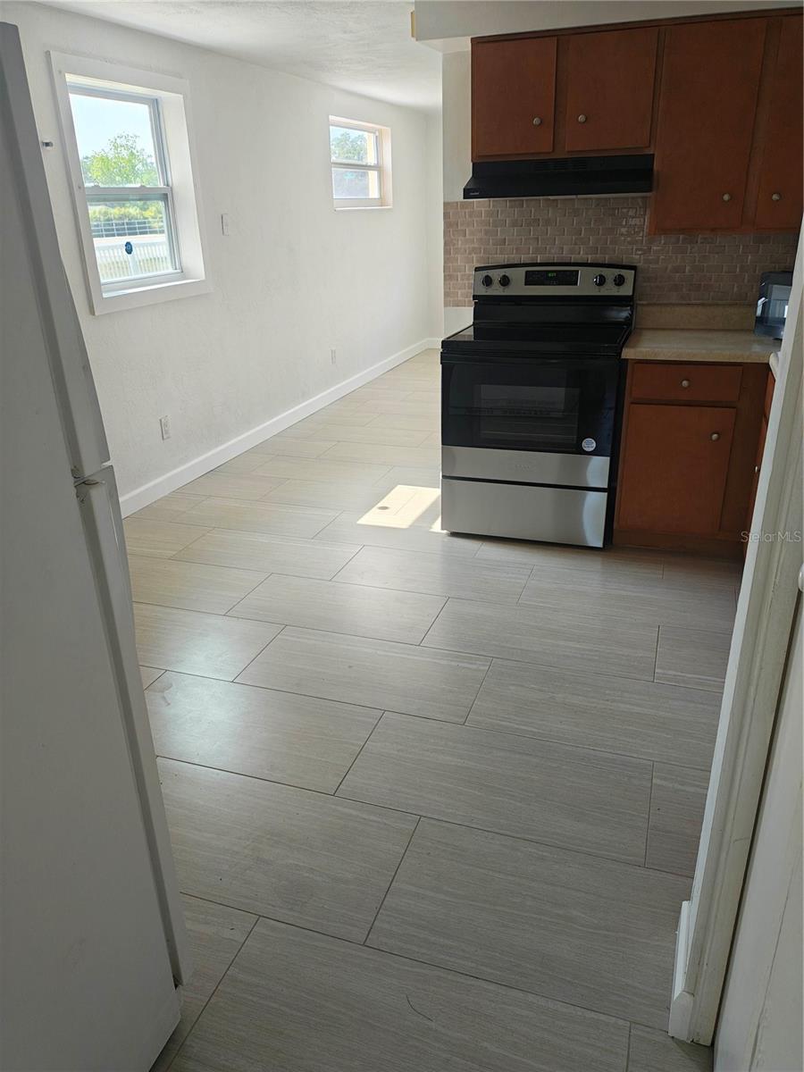 Listing photo id 8 for 11301 110th Terrace
