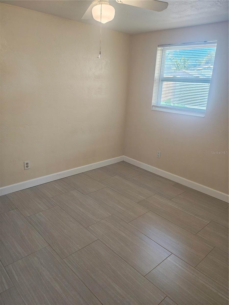 Listing photo id 11 for 11301 110th Terrace