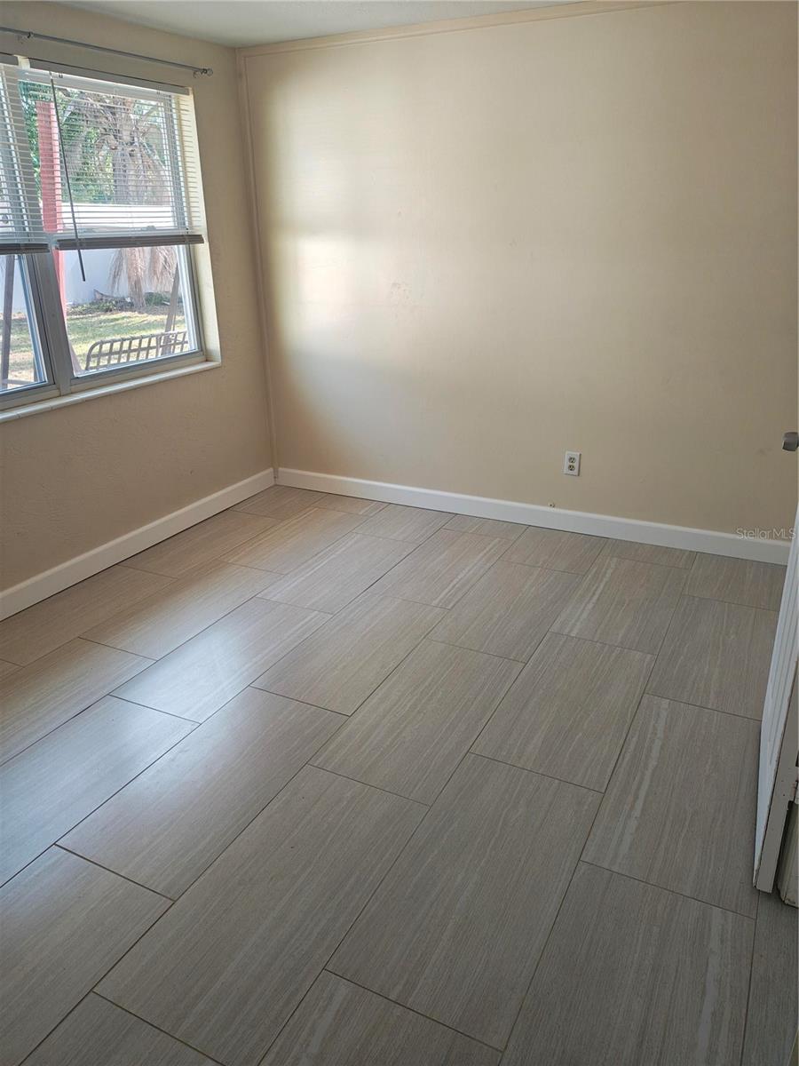 Listing photo id 12 for 11301 110th Terrace