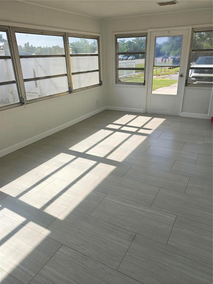 Listing photo id 13 for 11301 110th Terrace