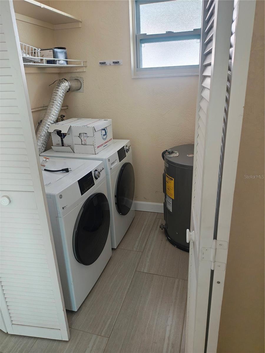 Listing photo id 14 for 11301 110th Terrace