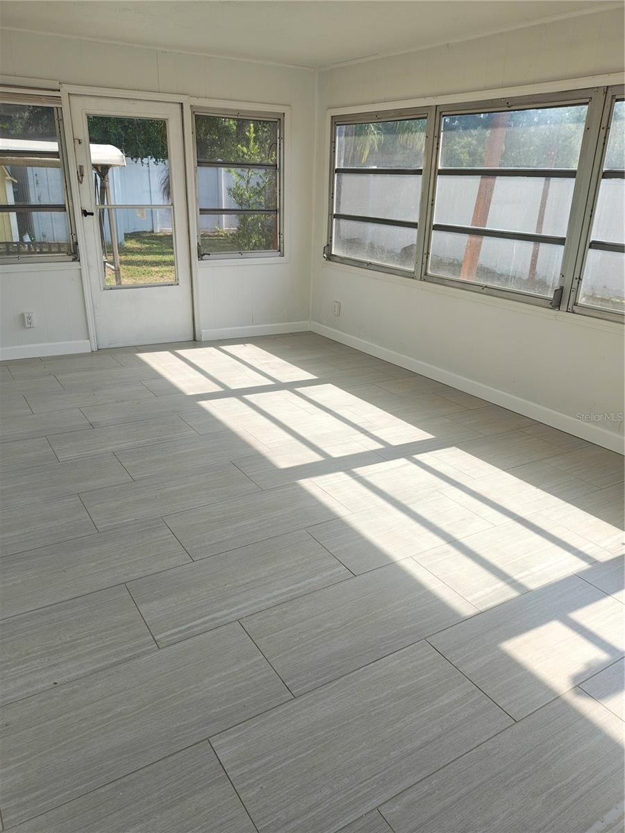 Listing photo id 15 for 11301 110th Terrace