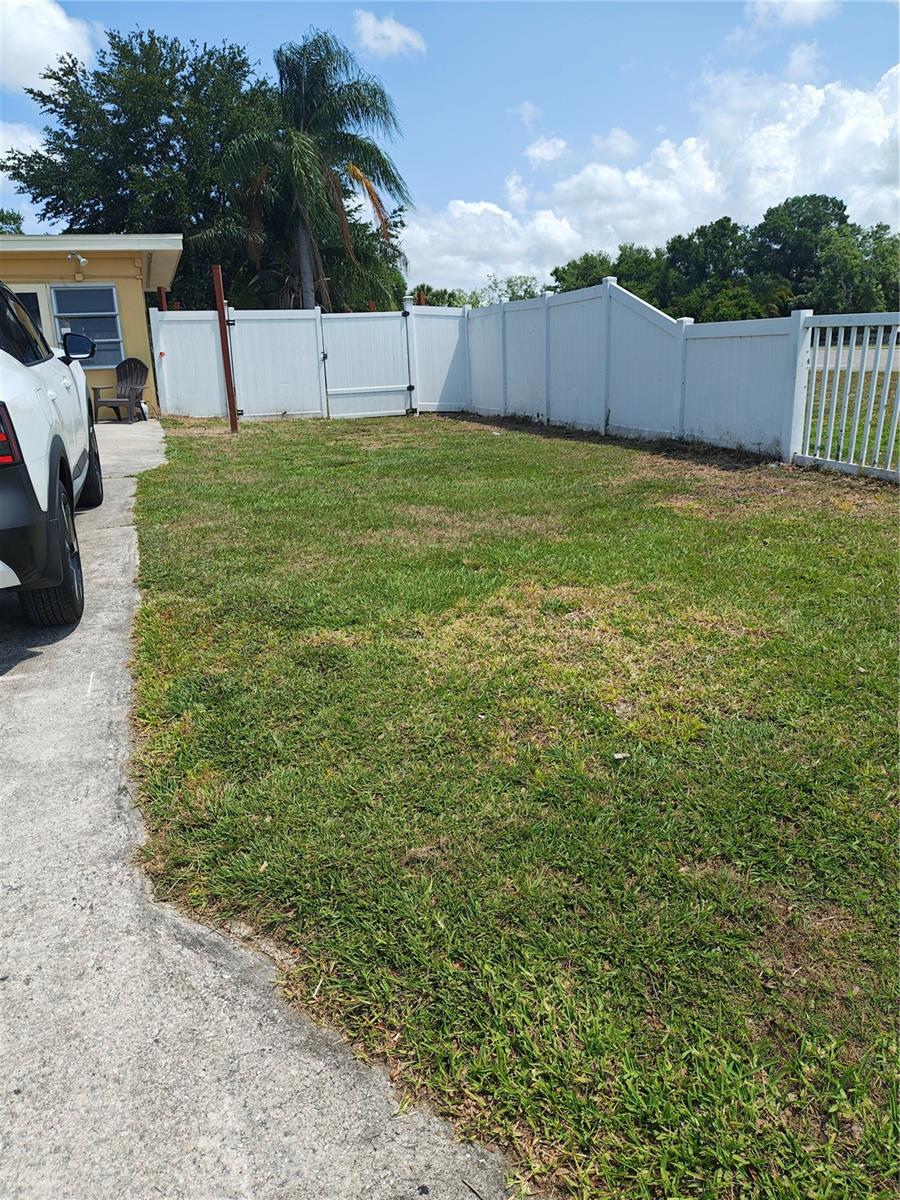Listing photo id 16 for 11301 110th Terrace