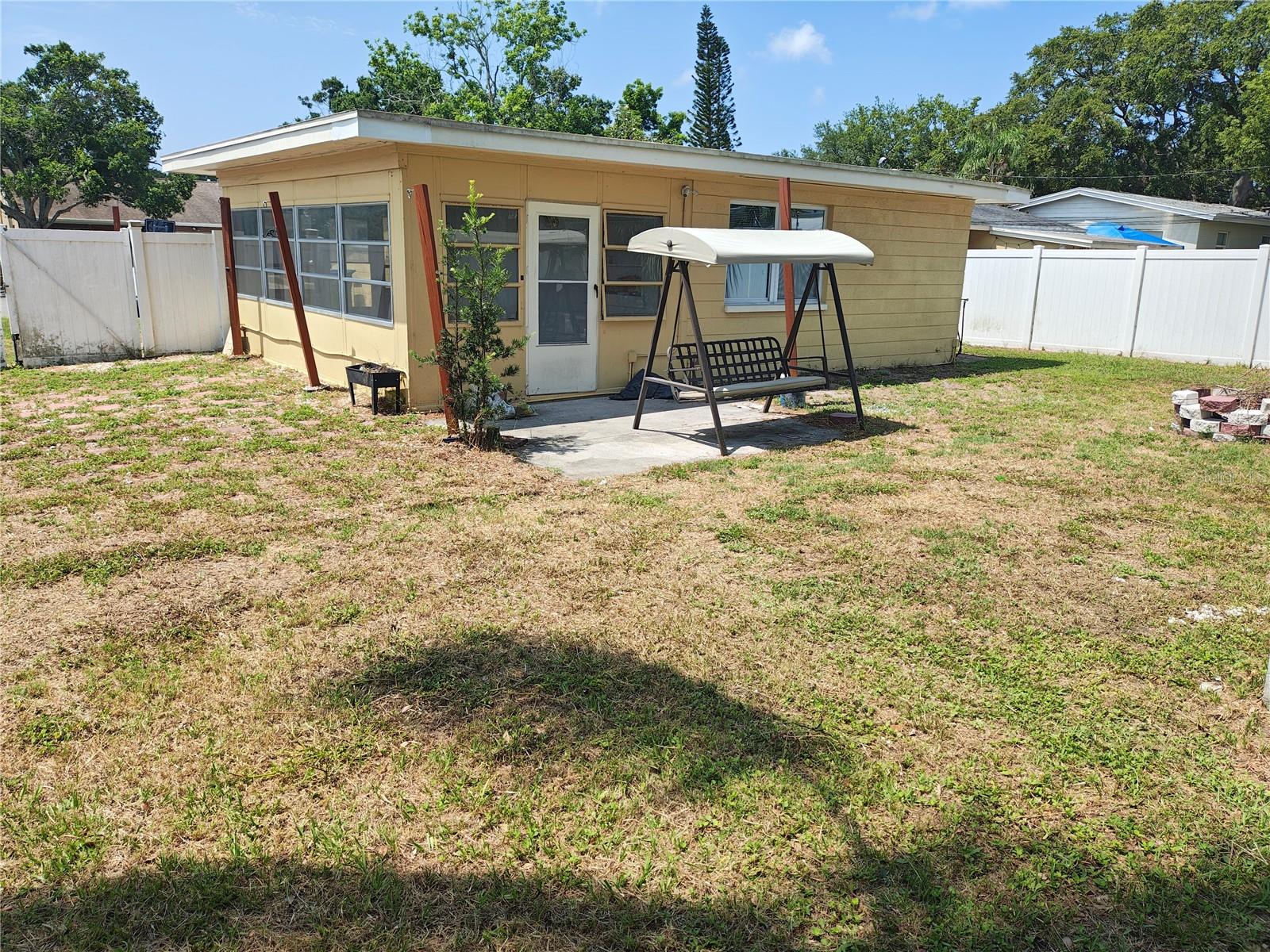 Listing photo id 18 for 11301 110th Terrace